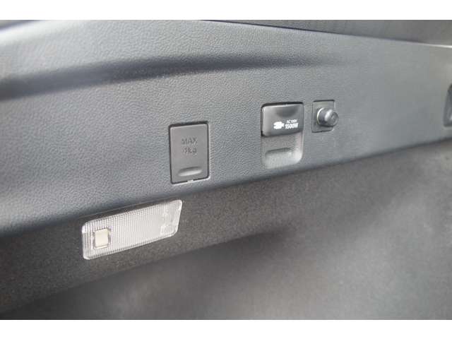 トヨタ プリウス １．８ Ｓ セーフティ プラス Ｅ－ＦＯＵＲ ４ＷＤ H29年 (東北) 99