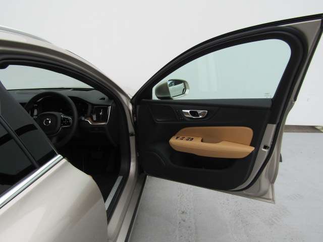 ボルボ Ｖ６０ ウルトラ　Ｂ４ R7年 (四国) 99