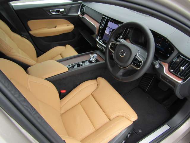 ボルボ Ｖ６０ ウルトラ　Ｂ４ R7年 (四国) 99