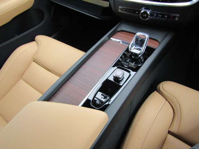 ボルボ Ｖ６０ ウルトラ　Ｂ４ R7年 (四国) 99