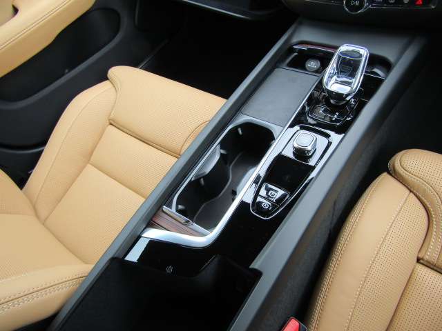 ボルボ Ｖ６０ ウルトラ　Ｂ４ R7年 (四国) 99