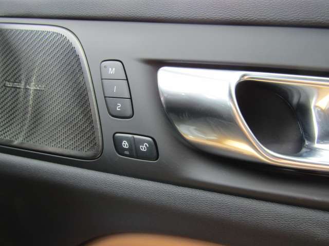 ボルボ Ｖ６０ ウルトラ　Ｂ４ R7年 (四国) 99