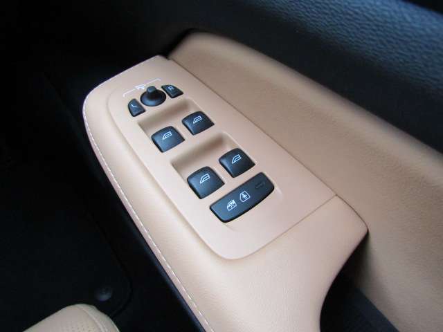 ボルボ Ｖ６０ ウルトラ　Ｂ４ R7年 (四国) 99