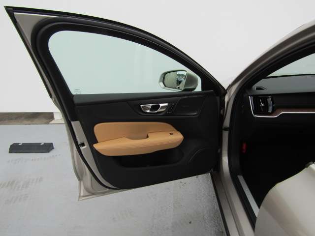 ボルボ Ｖ６０ ウルトラ　Ｂ４ R7年 (四国) 99