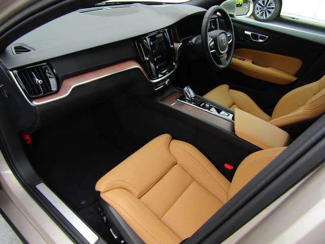 ボルボ Ｖ６０ ウルトラ　Ｂ４ R7年 (四国) 99