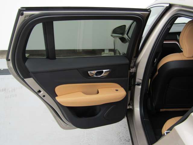 ボルボ Ｖ６０ ウルトラ　Ｂ４ R7年 (四国) 99