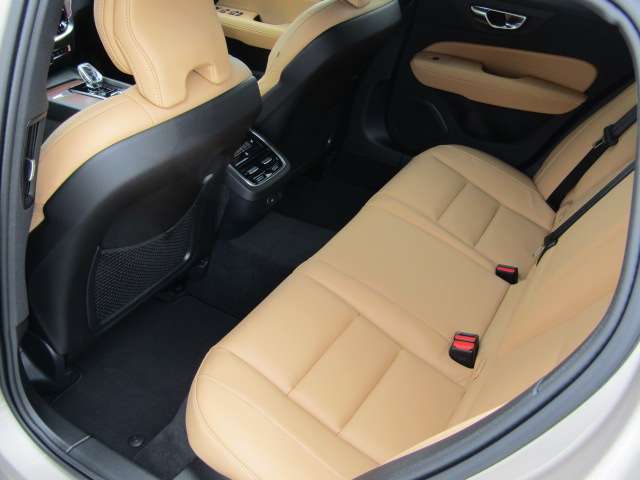 ボルボ Ｖ６０ ウルトラ　Ｂ４ R7年 (四国) 99