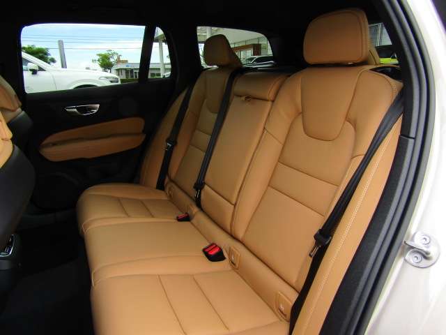 ボルボ Ｖ６０ ウルトラ　Ｂ４ R7年 (四国) 99