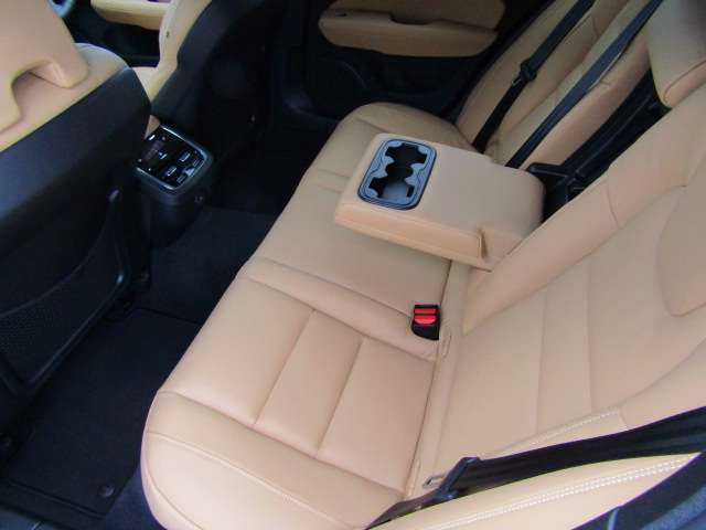 ボルボ Ｖ６０ ウルトラ　Ｂ４ R7年 (四国) 99