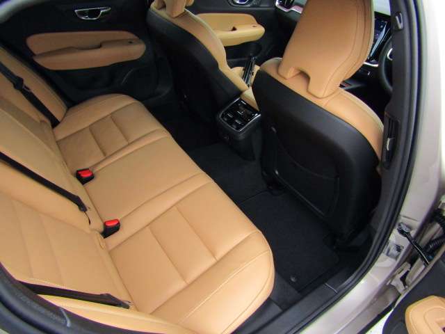 ボルボ Ｖ６０ ウルトラ　Ｂ４ R7年 (四国) 99