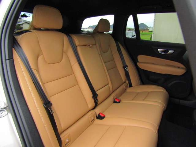 ボルボ Ｖ６０ ウルトラ　Ｂ４ R7年 (四国) 99