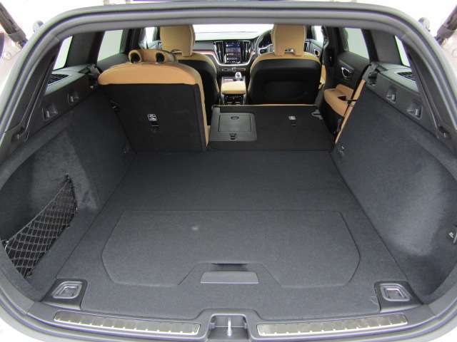 ボルボ Ｖ６０ ウルトラ　Ｂ４ R7年 (四国) 99