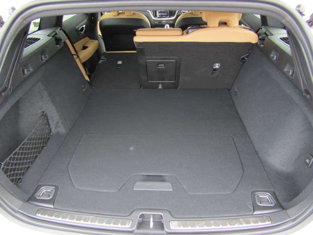 ボルボ Ｖ６０ ウルトラ　Ｂ４ R7年 (四国) 99