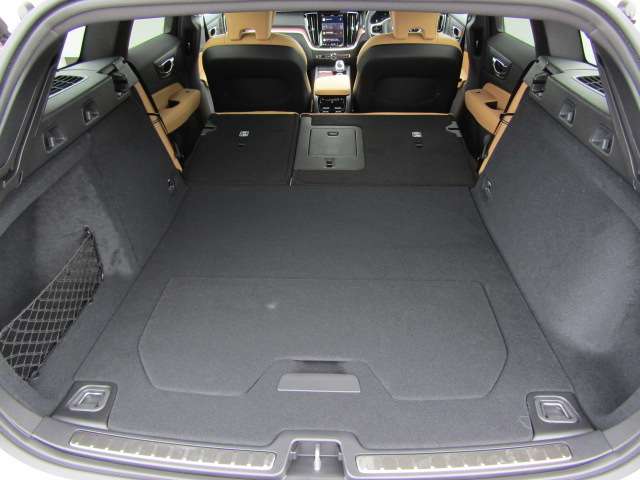 ボルボ Ｖ６０ ウルトラ　Ｂ４ R7年 (四国) 99