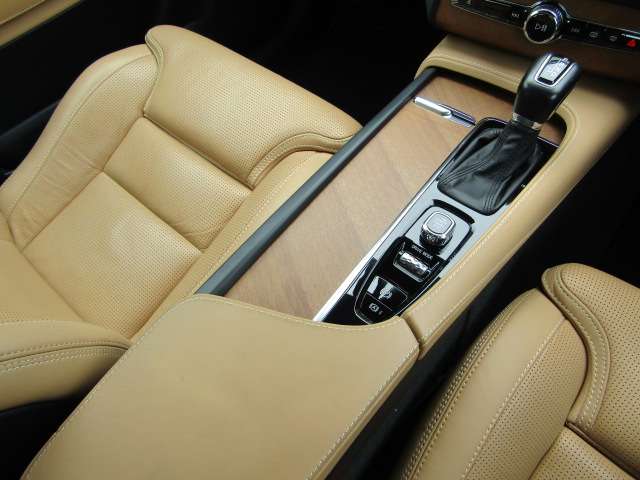 ボルボ ＸＣ９０ Ｔ６ ＡＷＤ インスクリプション ４ＷＤ H30年 (四国) 99