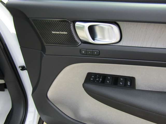 ボルボ ＸＣ４０ アルティメット Ｂ４ ＡＷＤ ４ＷＤ R5年 (四国) 99