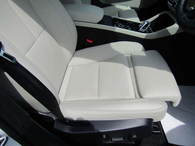 ボルボ ＸＣ４０ アルティメット Ｂ４ ＡＷＤ ４ＷＤ R5年 (四国) 99