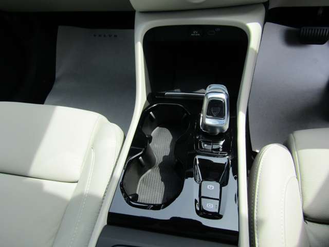 ボルボ ＸＣ４０ アルティメット Ｂ４ ＡＷＤ ４ＷＤ R5年 (四国) 99