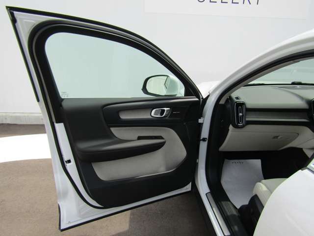 ボルボ ＸＣ４０ アルティメット Ｂ４ ＡＷＤ ４ＷＤ R5年 (四国) 99