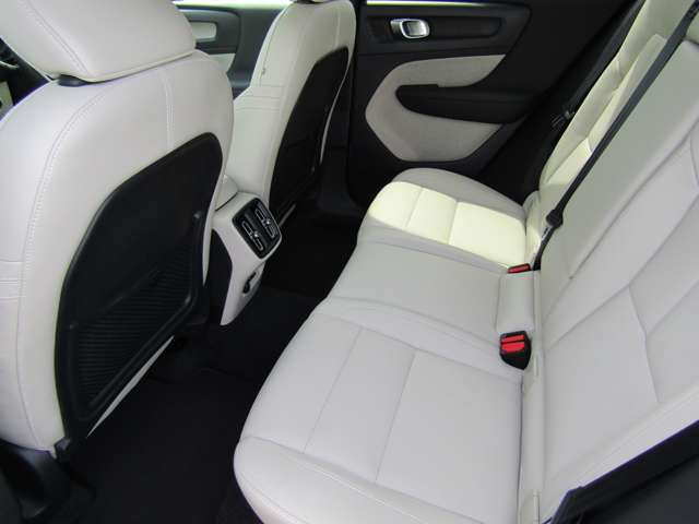 ボルボ ＸＣ４０ アルティメット Ｂ４ ＡＷＤ ４ＷＤ R5年 (四国) 99