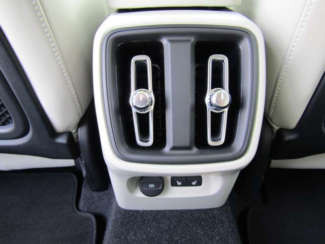 ボルボ ＸＣ４０ アルティメット Ｂ４ ＡＷＤ ４ＷＤ R5年 (四国) 99