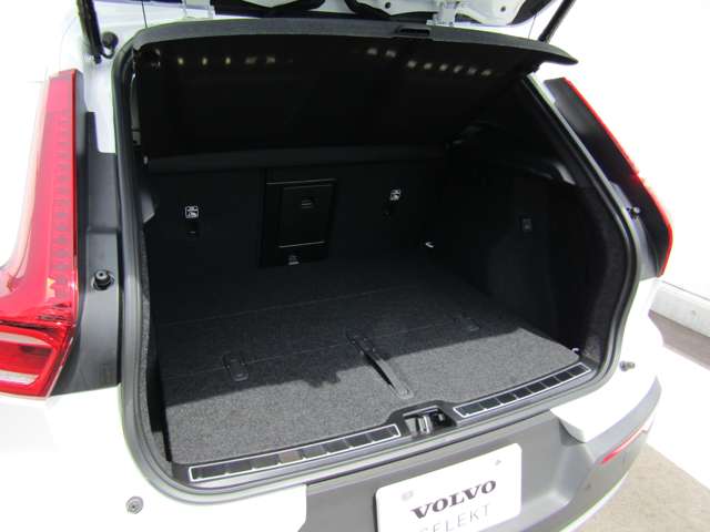 ボルボ ＸＣ４０ アルティメット Ｂ４ ＡＷＤ ４ＷＤ R5年 (四国) 99