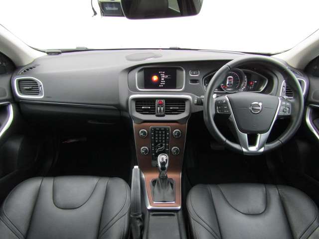 ボルボ Ｖ４０ Ｔ３　クラシックエディション R1年 (四国) 99