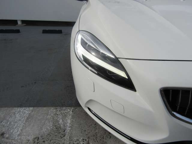 ボルボ Ｖ４０ Ｔ３　クラシックエディション R1年 (四国) 99