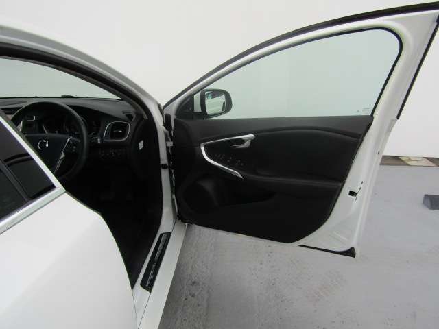 ボルボ Ｖ４０ Ｔ３　クラシックエディション R1年 (四国) 99