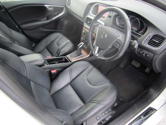 ボルボ Ｖ４０ Ｔ３　クラシックエディション R1年 (四国) 99