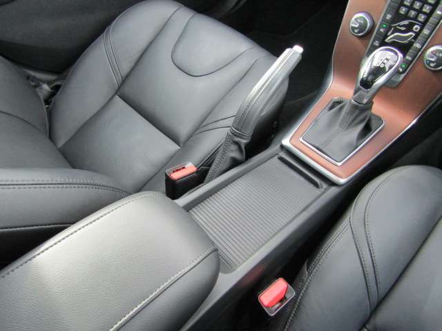 ボルボ Ｖ４０ Ｔ３　クラシックエディション R1年 (四国) 99