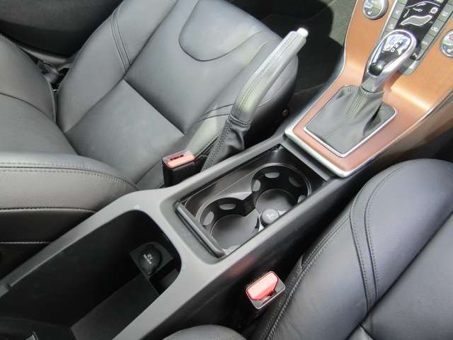 ボルボ Ｖ４０ Ｔ３　クラシックエディション R1年 (四国) 99