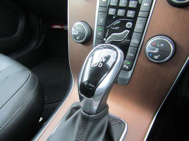 ボルボ Ｖ４０ Ｔ３　クラシックエディション R1年 (四国) 99