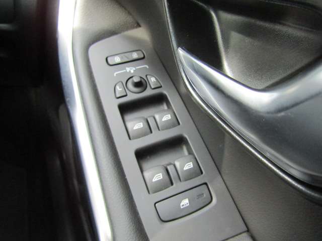 ボルボ Ｖ４０ Ｔ３　クラシックエディション R1年 (四国) 99