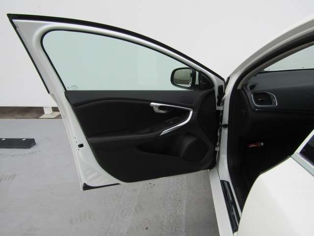 ボルボ Ｖ４０ Ｔ３　クラシックエディション R1年 (四国) 99