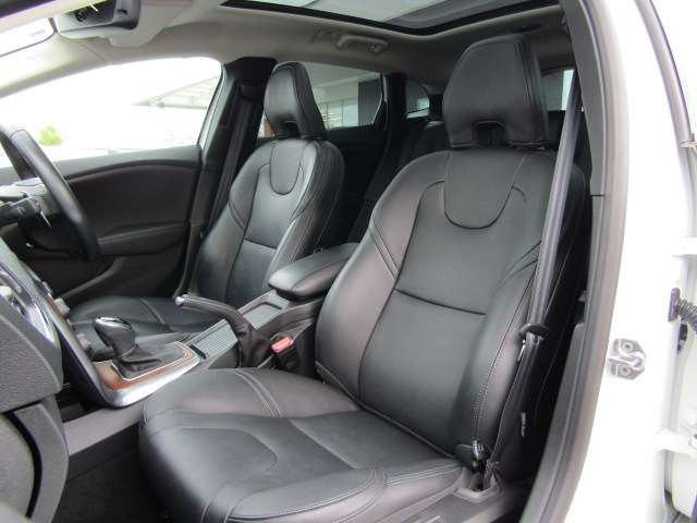 ボルボ Ｖ４０ Ｔ３　クラシックエディション R1年 (四国) 99