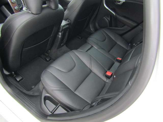 ボルボ Ｖ４０ Ｔ３　クラシックエディション R1年 (四国) 99