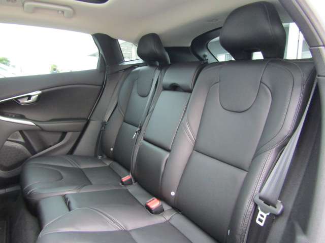 ボルボ Ｖ４０ Ｔ３　クラシックエディション R1年 (四国) 99