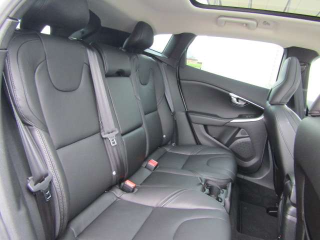 ボルボ Ｖ４０ Ｔ３　クラシックエディション R1年 (四国) 99