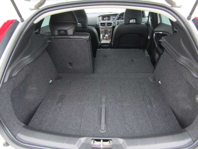 ボルボ Ｖ４０ Ｔ３　クラシックエディション R1年 (四国) 99