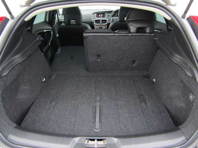 ボルボ Ｖ４０ Ｔ３　クラシックエディション R1年 (四国) 99