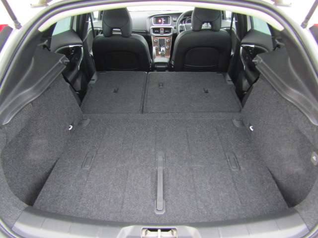 ボルボ Ｖ４０ Ｔ３　クラシックエディション R1年 (四国) 99