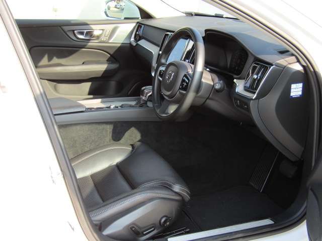 ボルボ Ｖ６０ Ｔ５　インスクリプション R1年 (四国) 99