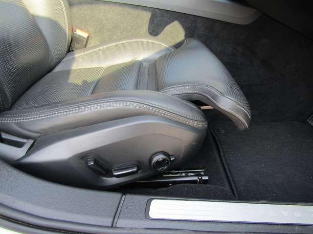 ボルボ Ｖ６０ Ｔ５　インスクリプション R1年 (四国) 99