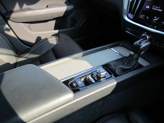 ボルボ Ｖ６０ Ｔ５　インスクリプション R1年 (四国) 99