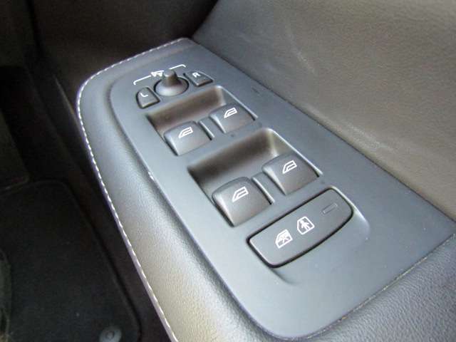 ボルボ Ｖ６０ Ｔ５　インスクリプション R1年 (四国) 99