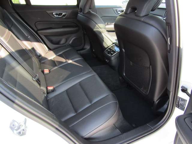 ボルボ Ｖ６０ Ｔ５　インスクリプション R1年 (四国) 99