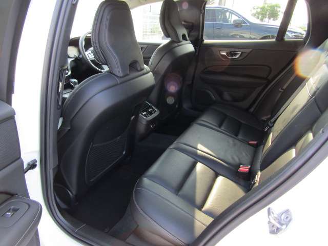 ボルボ Ｖ６０ Ｔ５　インスクリプション R1年 (四国) 99