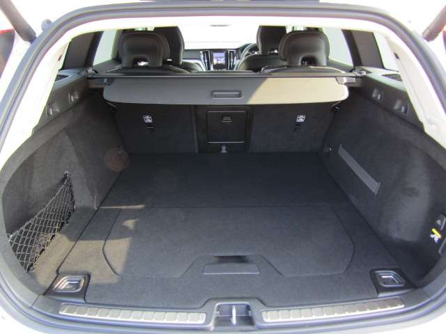 ボルボ Ｖ６０ Ｔ５　インスクリプション R1年 (四国) 99