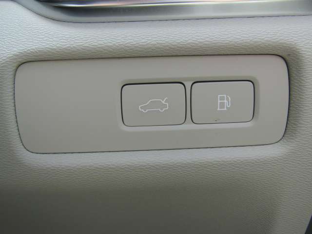 ボルボ Ｖ６０ リチャージ アルティメット Ｔ６ ＡＷＤ プラグイン ハイブリッド ４ＷＤ R6年 (四国) 99